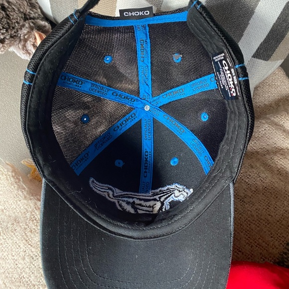 Mustang logo caps - Picture 1 of 3